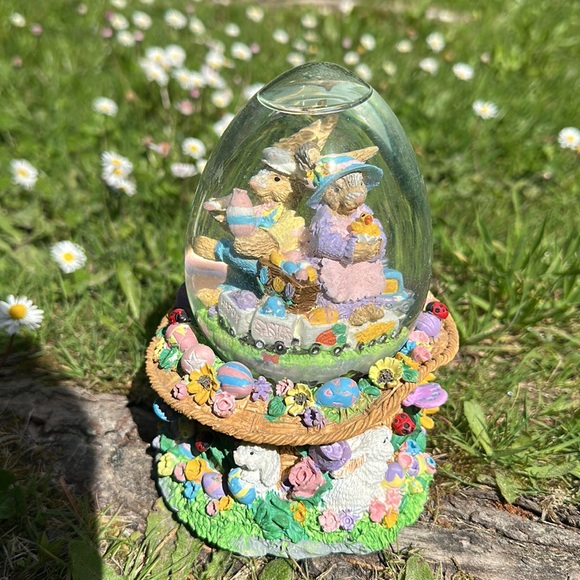 Spring Water Globe with musical play “peter cottontail” egg shape glass dome - Picture 5 of 8